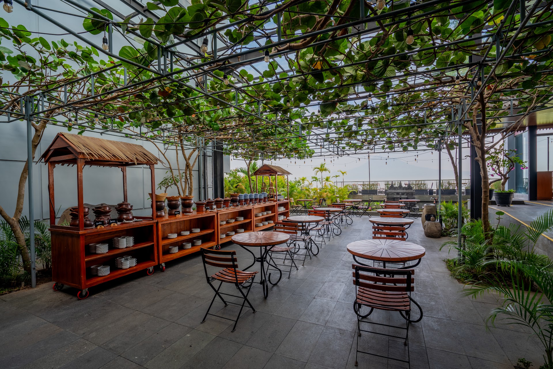 Greenhost Boutique Hotel, Yogyakarta — desayuno entre artistas en el barrio de Prawirotaman