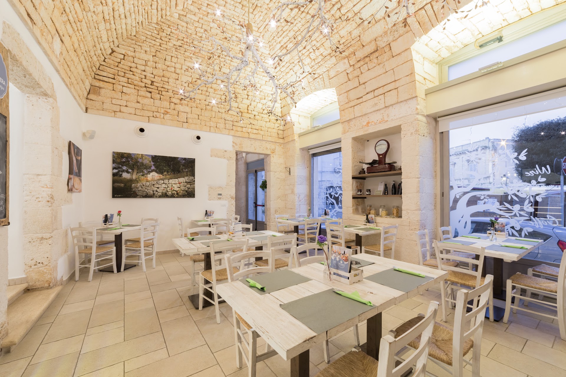 Masseria Il Frantoio, Ostuni: una noche entre olivos centenarios cuando el sol baja sobre la Puglia blanca