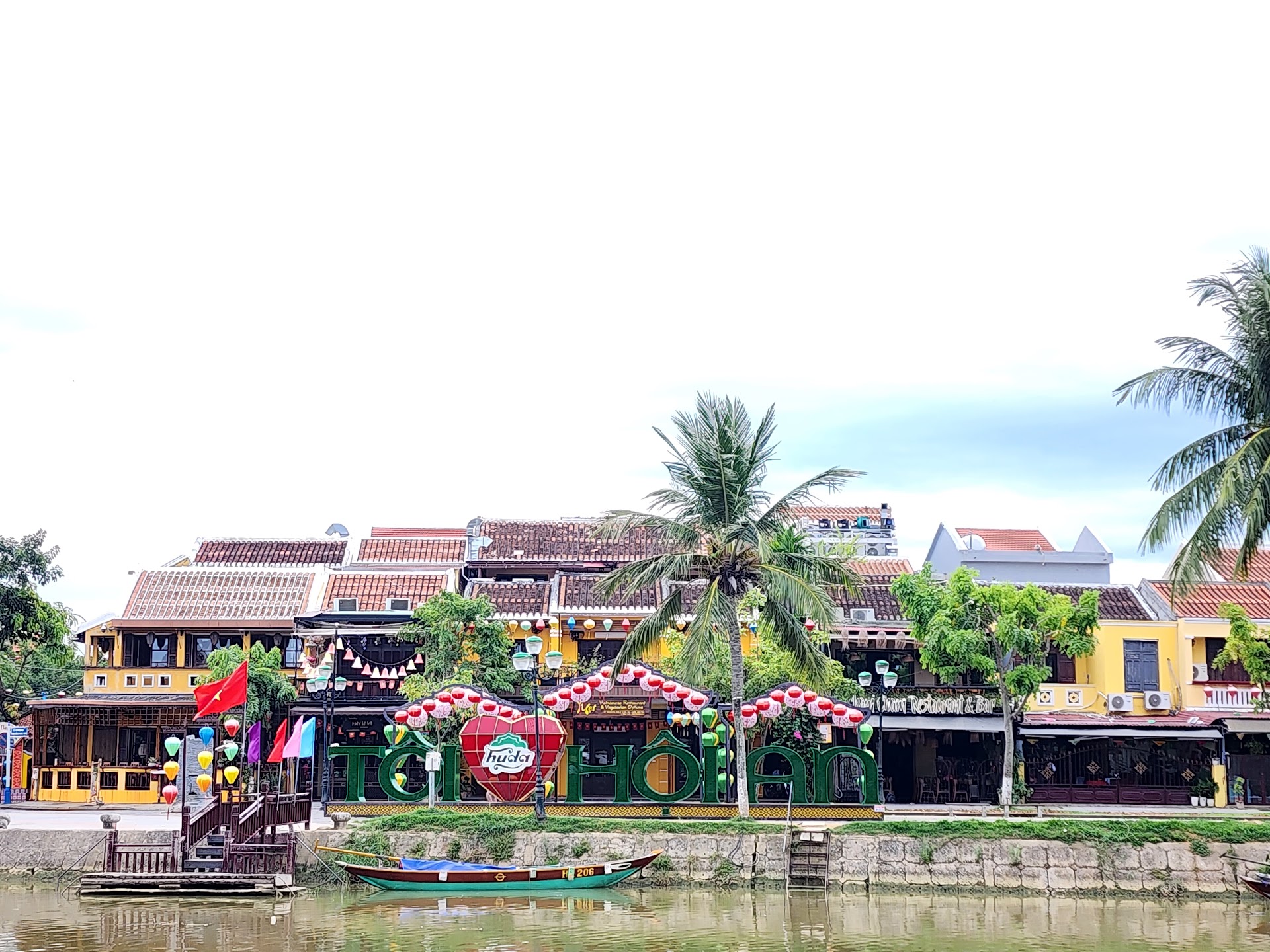 Anantara Hoi An: el río Thu Bon al amanecer y las linternas que nadie ve encenderse
