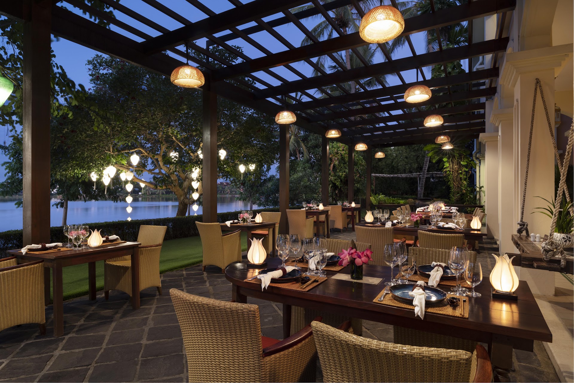 El hotel de Hoi An que parece una casa secreta: paredes antiguas, patio con jazmín y ningún turista lo conoce